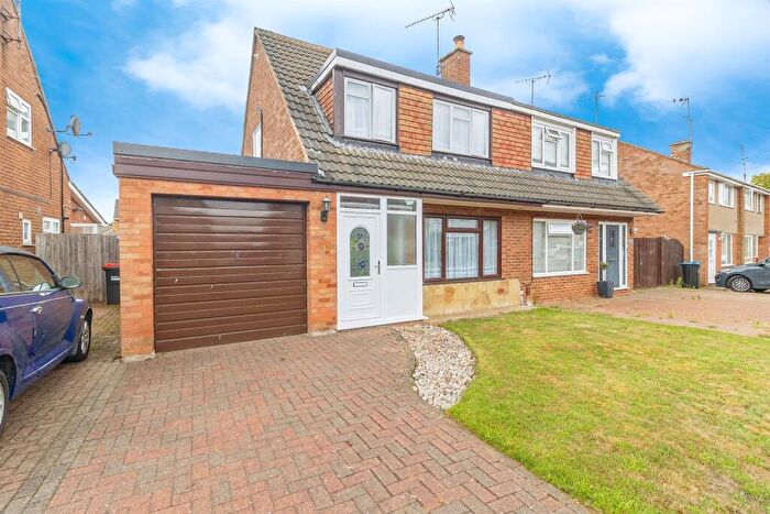 3 Bedroom Semi-Detached House For Sale In South Lawne, Bletchley, Milton Keynes, MK3