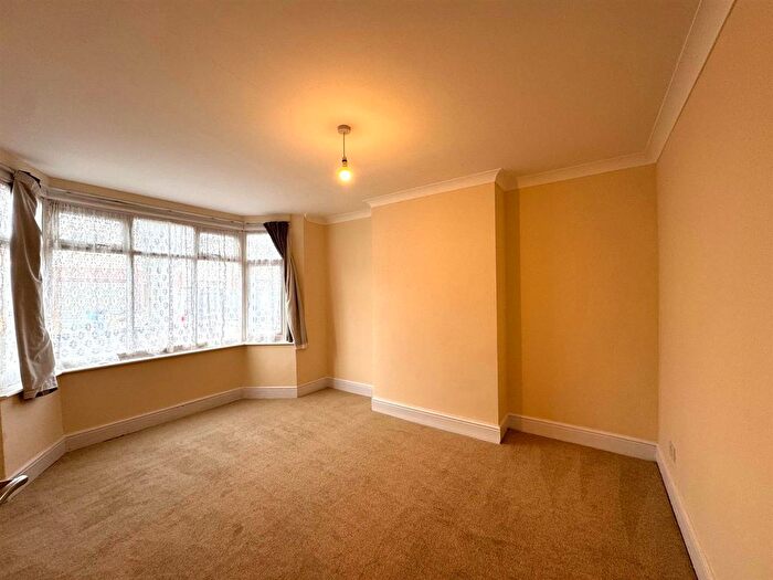 3 Bedroom Terraced House For Sale In Trinity Road, Southall, UB1