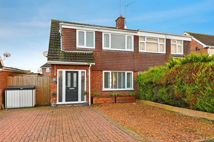 3 Bedroom Semi-Detached House For Sale In Fenland Road, King's Lynn, PE30
