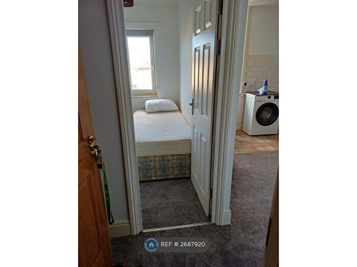 Studio To Rent In Leed Street, Sandown, PO36