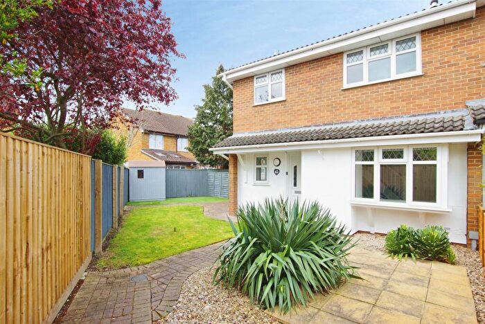 2 Bedroom End Of Terrace House For Sale In Gifford Road, Stratone Village, Swindon, SN3