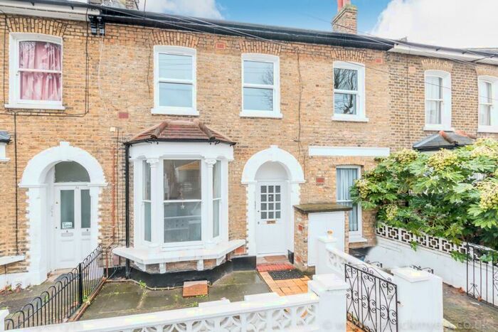 3 Bedroom Flat To Rent In Kimberley Avenue Peckham, SE15