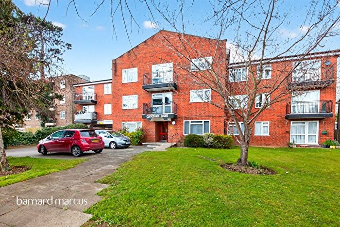 Studio For Sale In Oakleigh Park North, London, N20