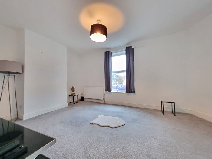 2 Bedroom Flat To Rent In Chesterfield Road, Sheffield, S8