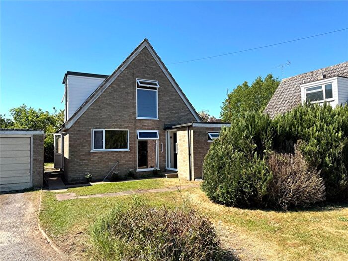 3 Bedroom Bungalow For Sale In Waveney Close, Hoveton, Norwich, Norfolk, NR12