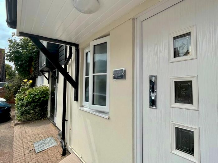 1 Bedroom Flat To Rent In The Square, Sawbridgeworth, CM21