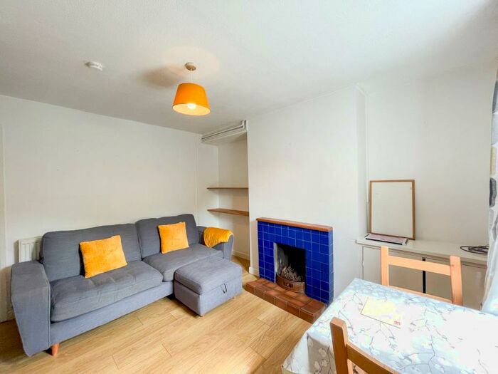 2 Bedroom End Of Terrace House To Rent In Vron Square, Bangor, Gwynedd, LL57