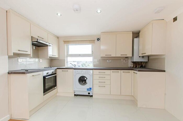 2 Bedroom Flat To Rent In Ilderton Road, South Bermondsey, London, SE15
