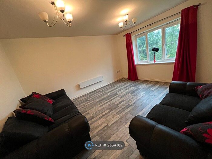 2 Bedroom Flat To Rent In Summerton Road, West Midlands, B69