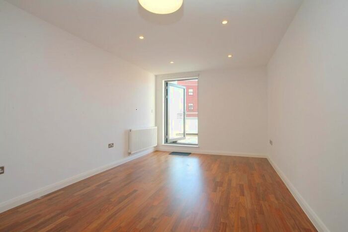 1 Bedroom Flat To Rent In Broadway House, Stanley Road, Wimbledon, SW19