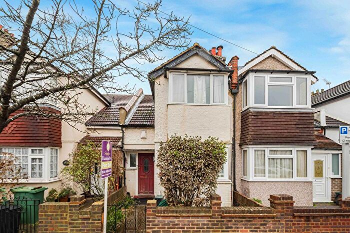 2 Bedroom Property For Sale In Haywood Road, Bromley, BR2