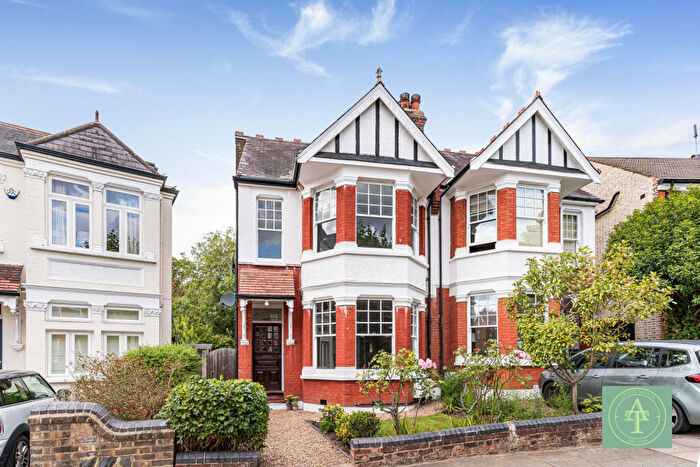 4 Bedroom Semi Detached House For Sale In Conway Road, Southgate, N14