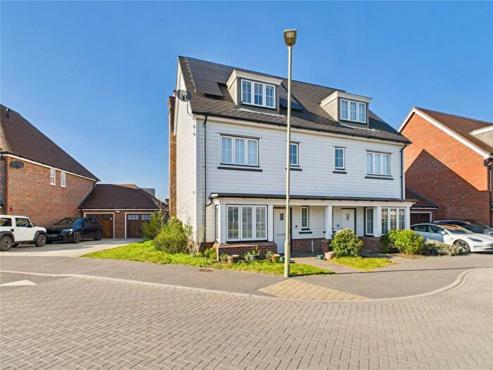 4 Bedroom Semi-Detached House For Sale In Emerald Avenue, Fleet, Hampshire, GU51