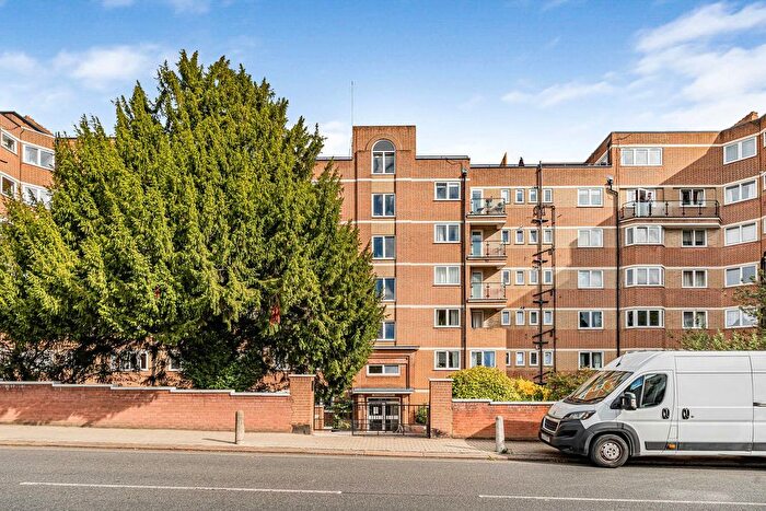 2 Bedroom Flat For Sale In Upper Richmond Road, London, SW15