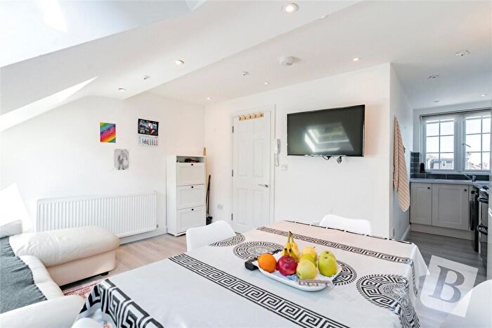 2 Bedroom Apartment For Sale In North Street, Hornchurch, RM11