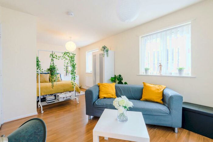 2 Bedroom Terraced House To Rent In Charles House, Salford, M6