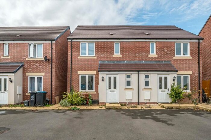 3 Bedroom Semi-Detached House To Rent In Winfield Drive, Witney, OX29