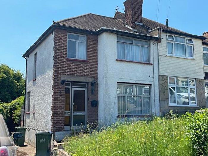 3 Bedroom Semi-Detached House For Sale In Welton Road, Plumstead, Greenwich, SE18