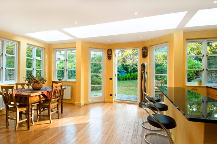 3 Bedroom Flat To Rent In King Henrys Road, Primrose Hill, NW3