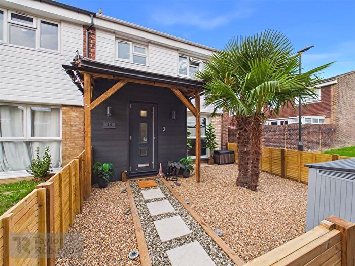 3 Bedroom End Of Terrace House For Sale In Morecambe Close, Bewbush, Crawley, RH11