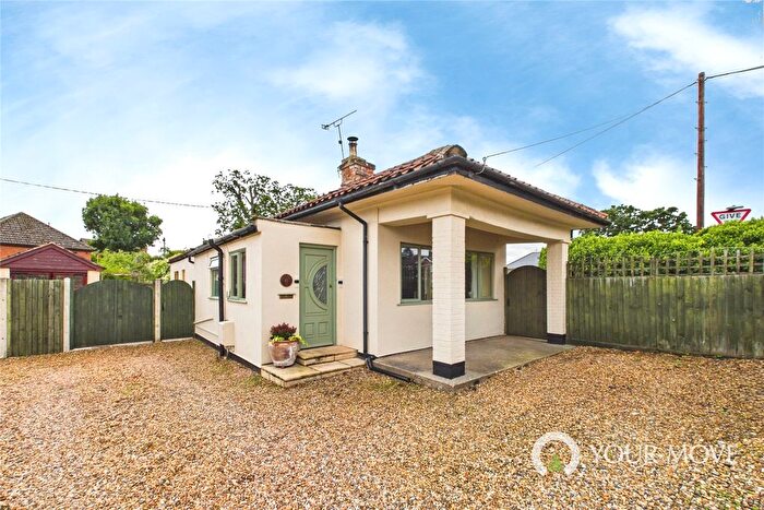 2 Bedroom Bungalow For Sale In Park Drive, Worlingham, Beccles, Suffolk, NR34