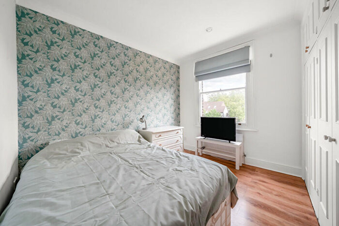2 Bedroom Flat For Sale In Fairbridge Road, N19