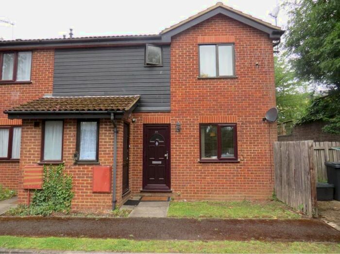 1 Bedroom Flat To Rent In Mountbatten Close, Slough, SL1