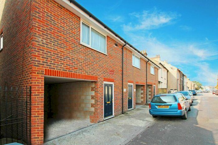 3 Bedroom Terraced House To Rent In Constitution Road, Chatham, ME5