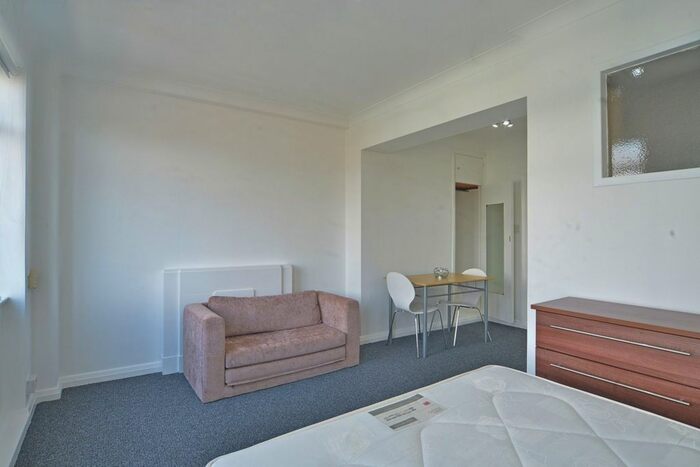 Studio To Rent In Euston Road, London, NW1