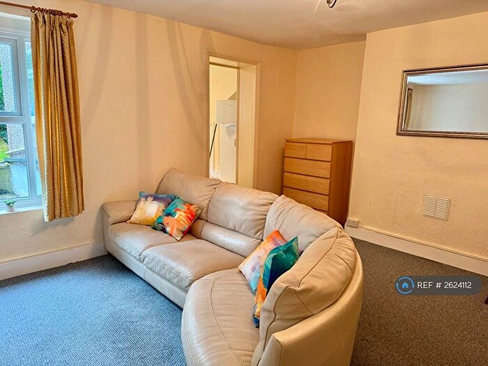 1 Bedroom Flat To Rent In Grosvenor Road, London, E11