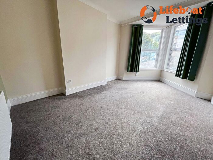 1 Bedroom Flat To Rent In Folkestone Road, Dover, CT17