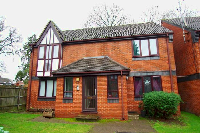 Studio To Rent In Elton Park, Watford WD17