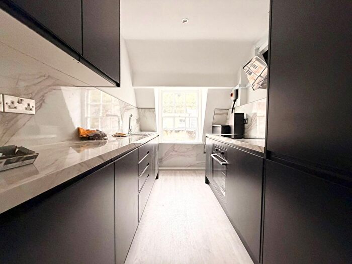 3 Bedroom Flat To Rent In Paragon, Bath, BA1