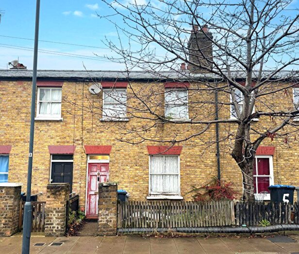 3 Bedroom Terraced House For Sale In Verney Street, Harlesden, NW10