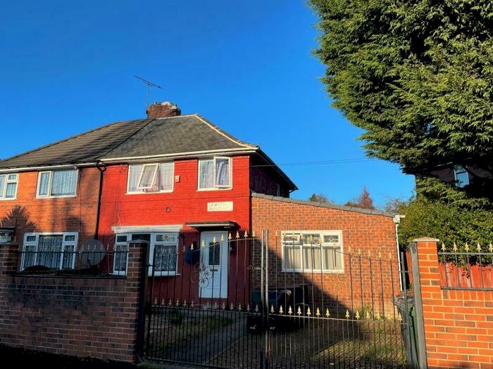 3 Bedroom Semi-Detached House To Rent In Lawrence Walk, Leeds, LS8