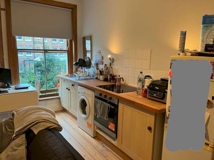 Studio To Rent In Terrapin Road, London, SW17