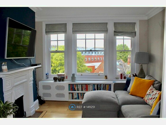 2 Bedroom Flat To Rent In Dover Mansions, London, SW9