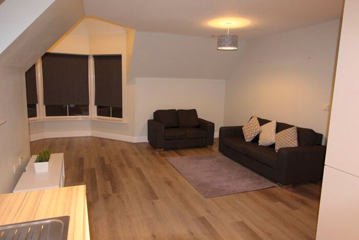 2 Bedroom Flat To Rent In Egham Hill, Egham, TW20