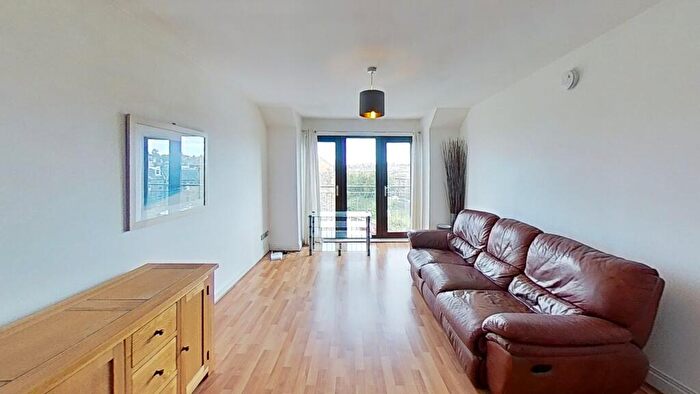 3 Bedroom Flat To Rent In Hermand Crescent, Edinburgh, EH11