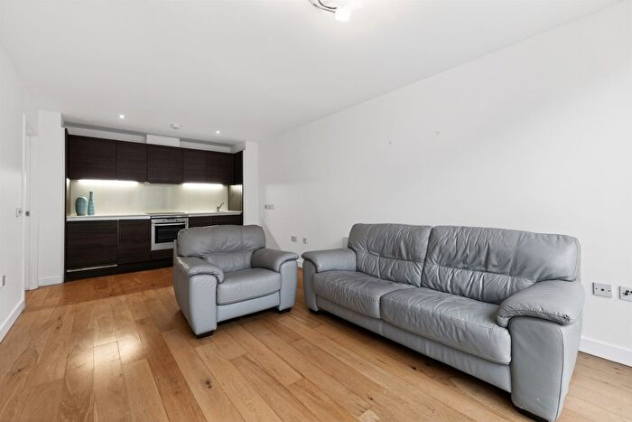 2 Bedroom Flat For Sale In Crampton Street, London, SE17