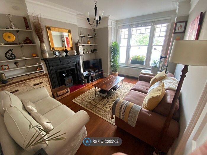 2 Bedroom Flat To Rent In Weir Road, London, SW12