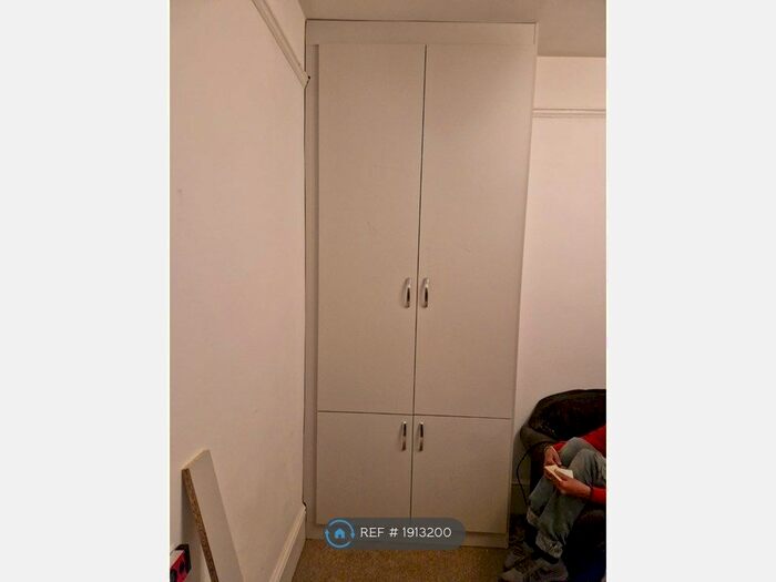 1 Bedroom Flat To Rent In Sutton Lane, Hounslow, TW3