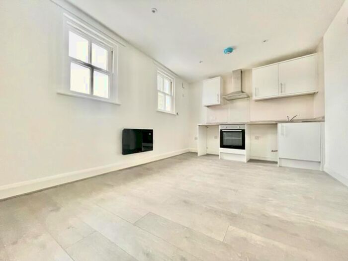 1 Bedroom Flat To Rent In New Cross Road, London, SE14