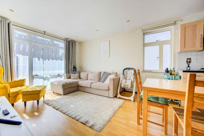 2 Bedroom Flat To Rent In Fulham, Fulham, London, SW6