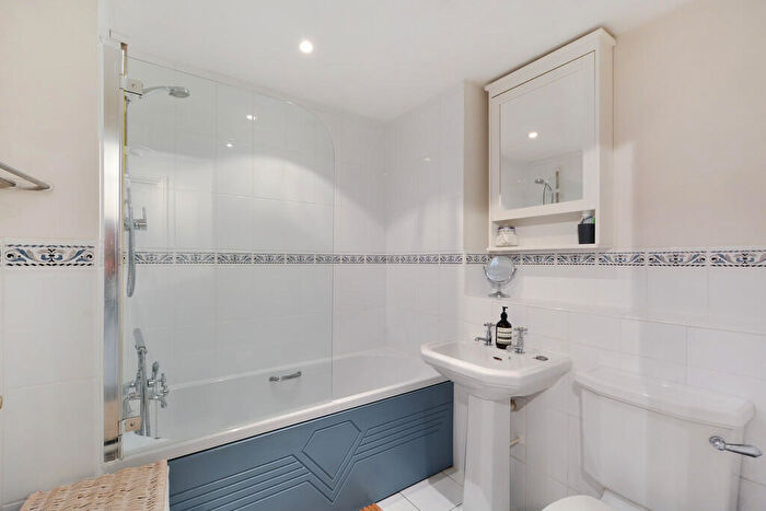 2 Bedroom Apartment To Rent In Cypress House, Woodland Crescent, SE16