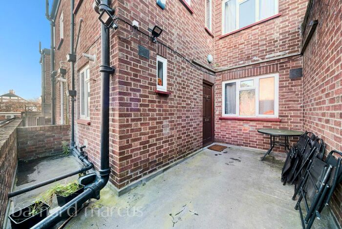 3 Bedroom Flat To Rent In Carlton Dene, London Road, Stoneleigh, Epsom KT17