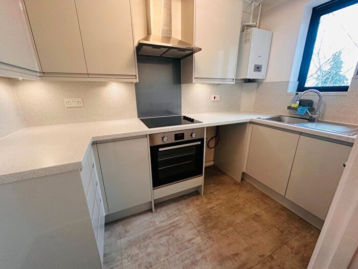 2 Bedroom Flat To Rent In Douglas Gardens, Poole, BH12