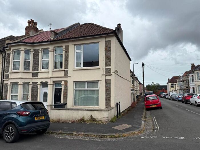 2 Bedroom End Of Terrace House To Rent In Gilbert Road, Redfield, Bristol, BS5