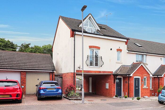 2 Bedroom Apartment For Sale In Cleveland Way, Stevenage, Hertfordshire, SG1