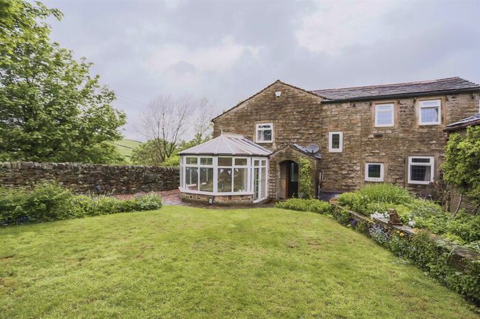 4 Bedroom Detached House For Sale In Holme House Lane, Oakworth, BD22